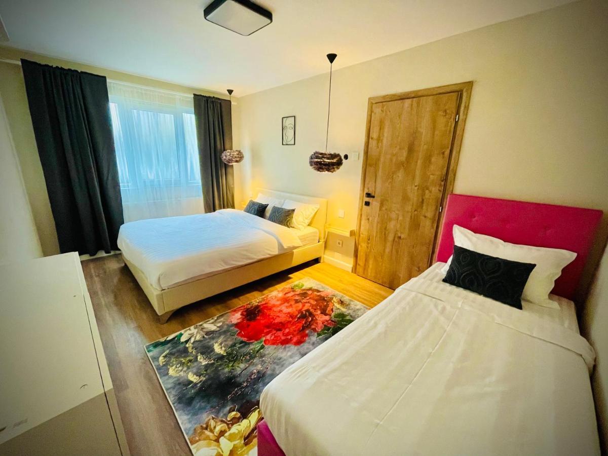 Best Place To Stay-Self Check In-24H Resita Exterior photo