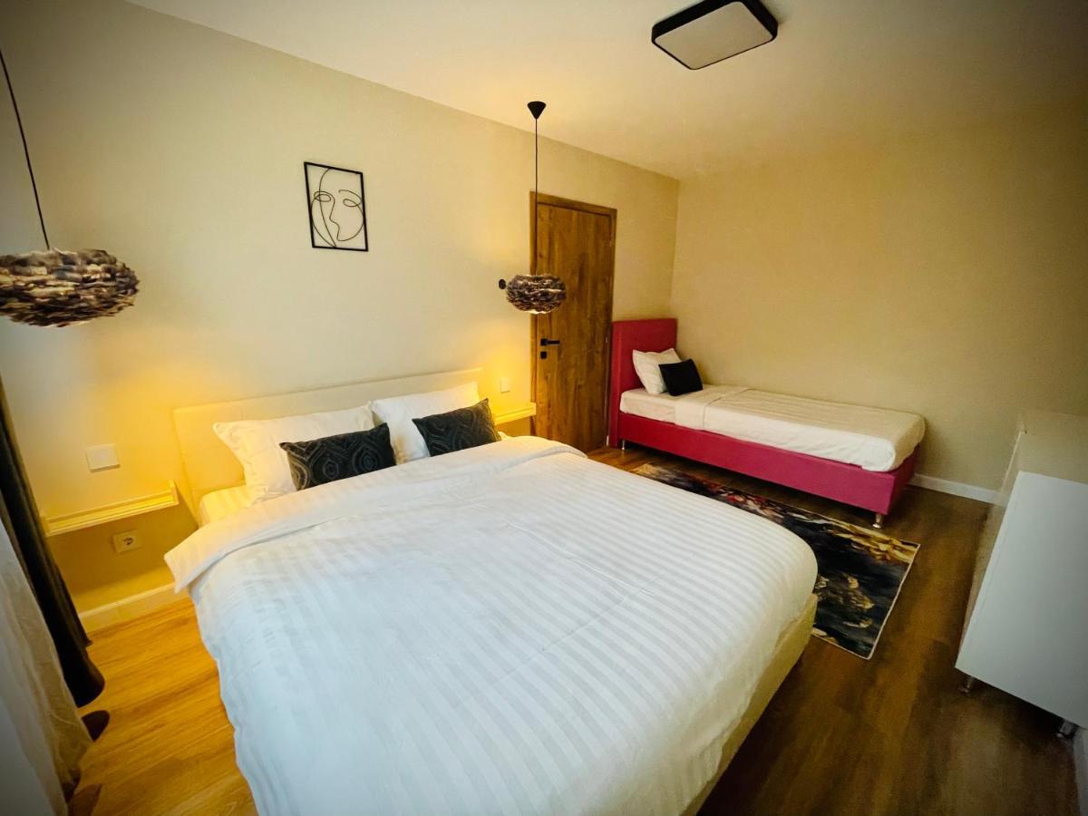 Best Place To Stay-Self Check In-24H Resita Exterior photo