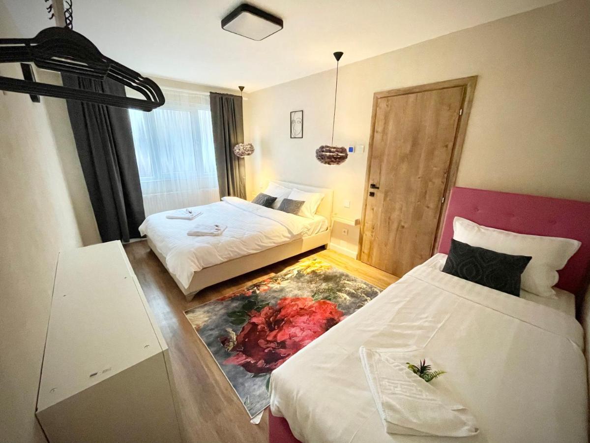 Best Place To Stay-Self Check In-24H Resita Exterior photo